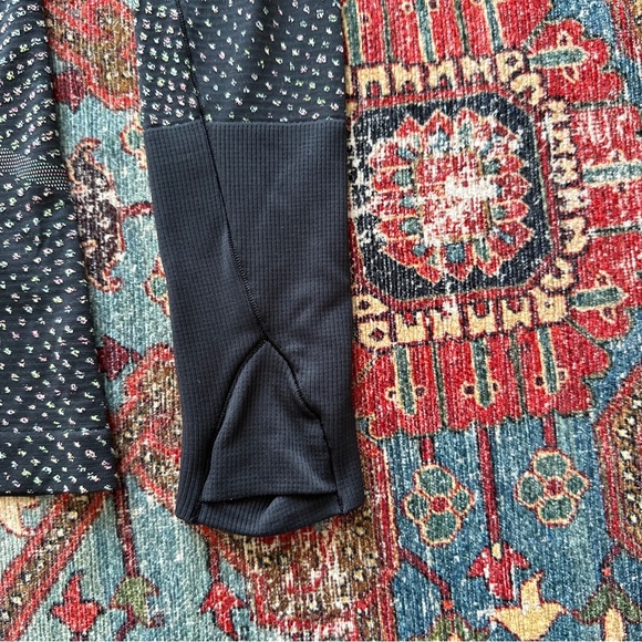 Lululemon Swiftly Tech Long Sleeve Shirt size 4 Black And Colorful Specs - Picture 3 of 7